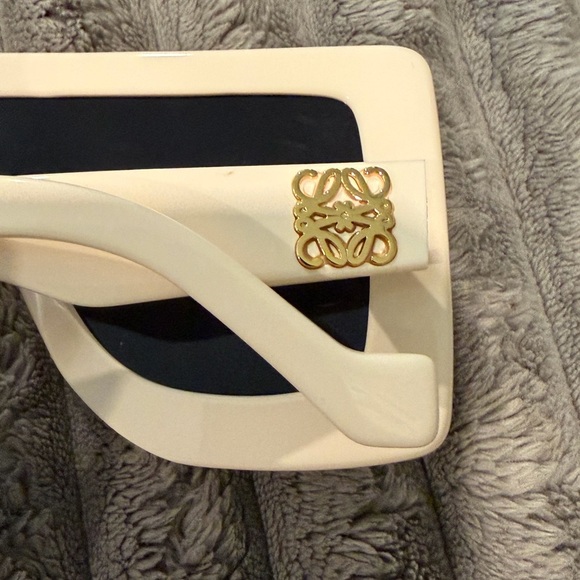 LOEWE
Chunky Anagram 140MM Mask Sunglasses - Picture 4 of 8